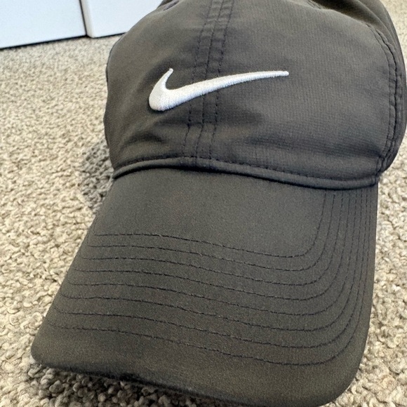 Women's Nike Grey Black Golf Hat Cap - Picture 4 of 10